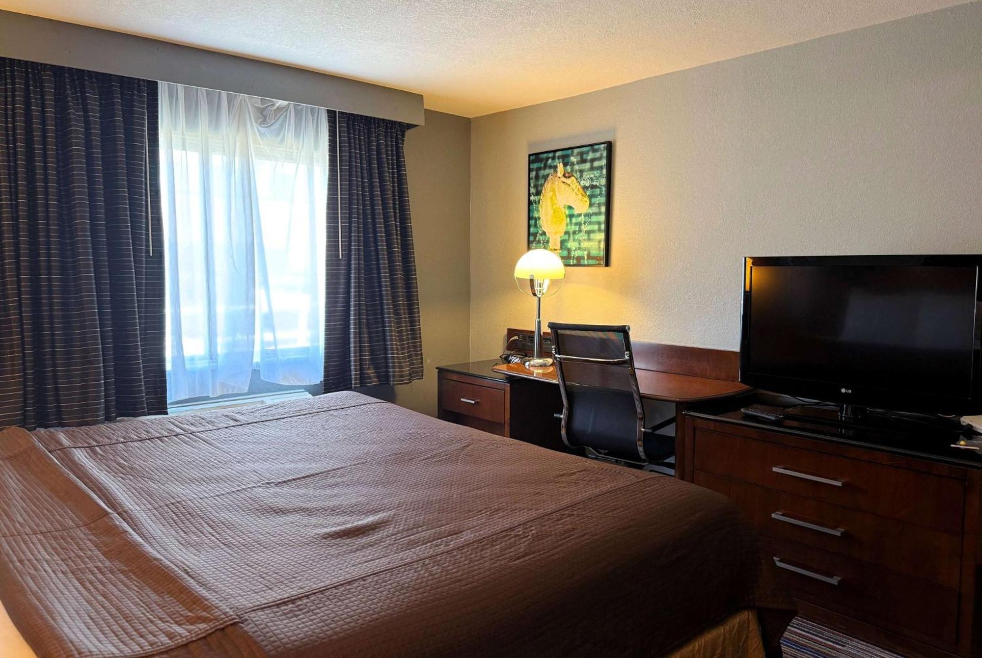 Travelodge By Wyndham Bloomington Exterior photo